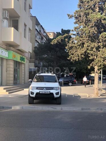 Mitsubishi L200 2015, 210,000 km - 2.5 l - Bakı