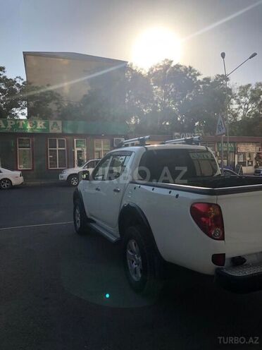 Mitsubishi L200 2015, 210,000 km - 2.5 l - Bakı