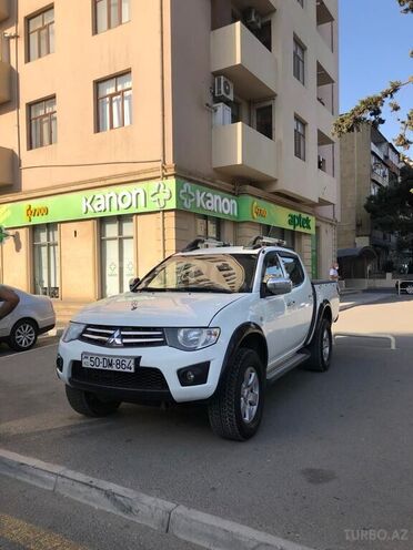 Mitsubishi L200 2015, 210,000 km - 2.5 l - Bakı