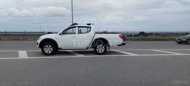 Mitsubishi L200 2015, 210,000 km - 2.5 l - Bakı