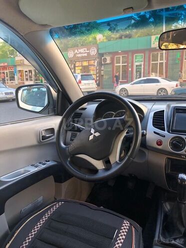 Mitsubishi L200 2015, 210,000 km - 2.5 l - Bakı