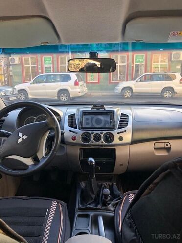 Mitsubishi L200 2015, 210,000 km - 2.5 l - Bakı