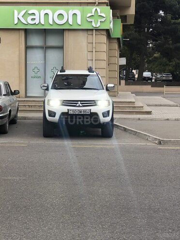 Mitsubishi L200 2015, 210,000 km - 2.5 l - Bakı