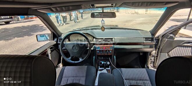 Mercedes E 250 1995, 420,000 km - 2.5 л - Bakı