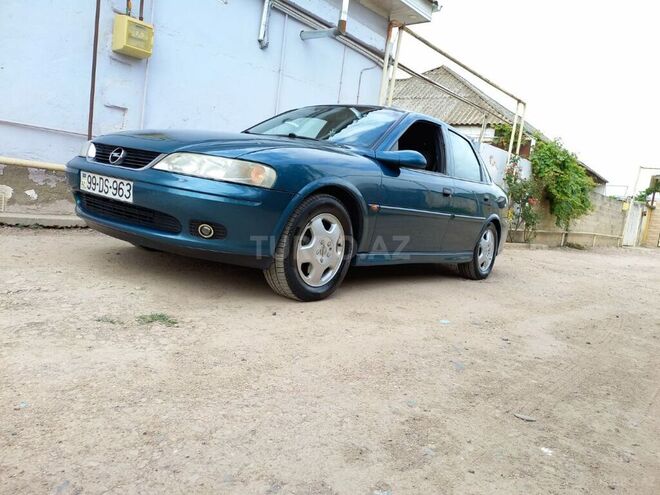 Opel Vectra 2000, 250,000 km - 1.8 l - Salyan