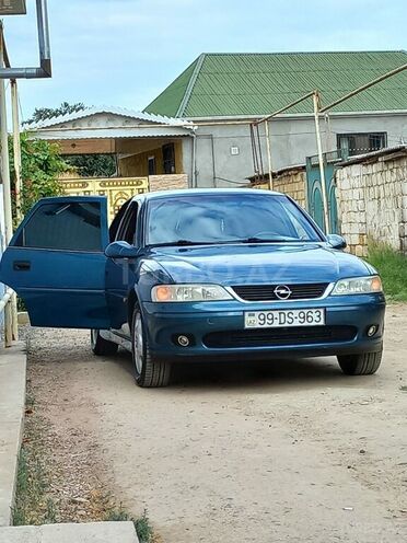 Opel Vectra 2000, 250,000 km - 1.8 l - Salyan