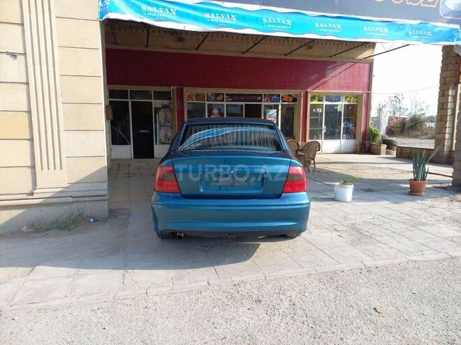 Opel Vectra 2000, 250,000 km - 1.8 l - Salyan