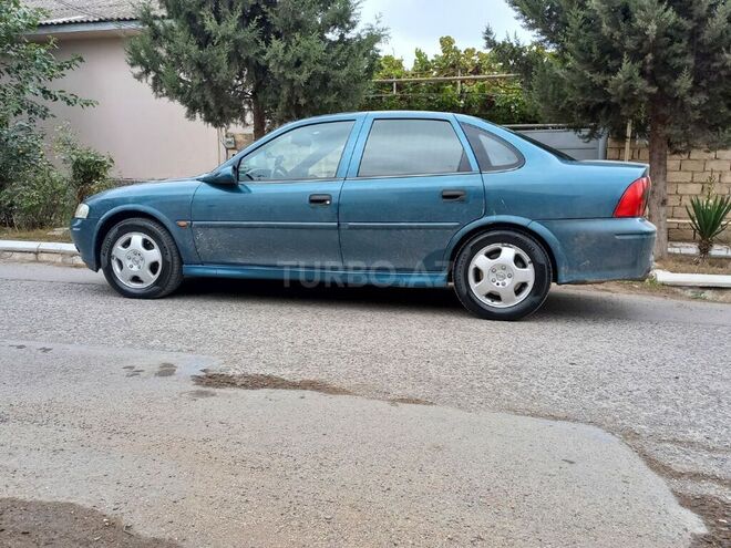 Opel Vectra 2000, 250,000 km - 1.8 l - Salyan