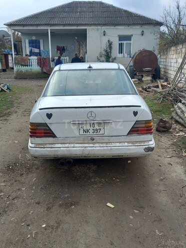 Mercedes E 230 1987, 45,734 km - 2.3 l - Qazax