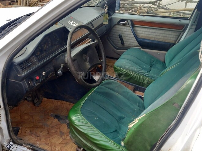 Mercedes E 230 1987, 45,734 km - 2.3 l - Qazax