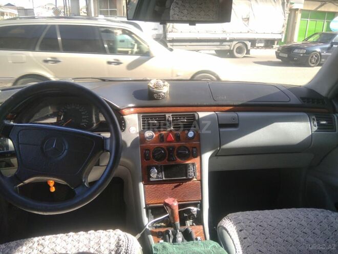 Mercedes E 240 1998, 333,000 km - 2.4 l - Bakı