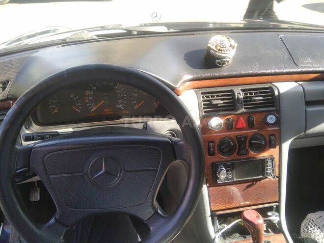 Mercedes E 240 1998, 333,000 km - 2.4 l - Bakı