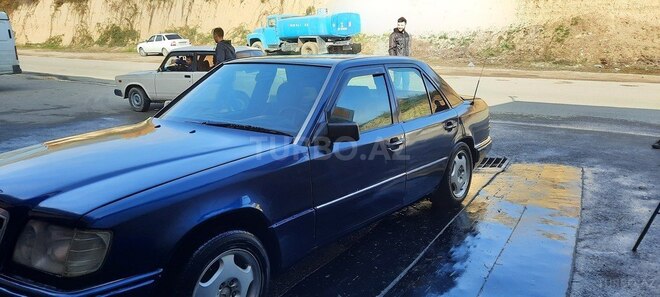 Mercedes E 200 1994, 172,381 km - 2.0 l - Quba