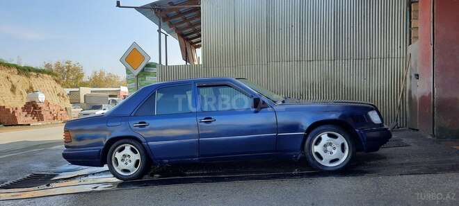 Mercedes E 200 1994, 172,381 km - 2.0 l - Quba