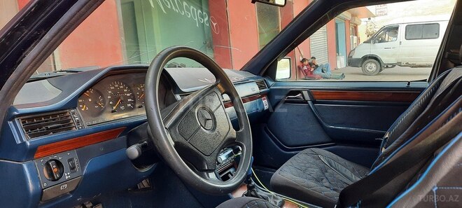 Mercedes E 200 1994, 172,381 km - 2.0 l - Quba