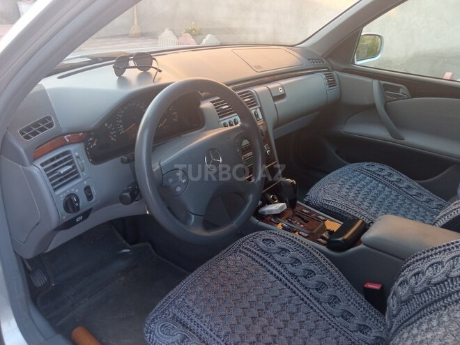 Mercedes E 240 2001, 278,055 km - 2.6 l - Bərdə