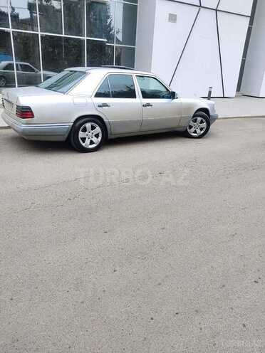 Mercedes E 220 1995, 425,000 km - 2.2 л - Beyləqan