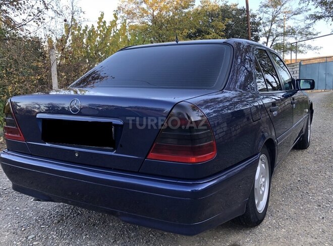 Mercedes C 220 1999, 392,800 km - 2.2 l - Qazax