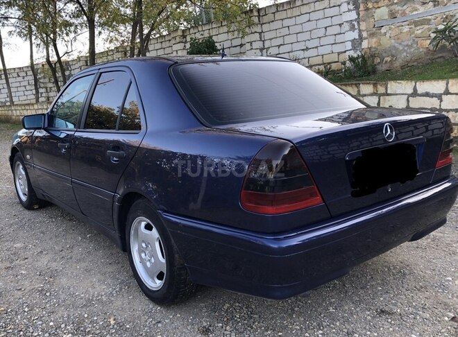 Mercedes C 220 1999, 392,800 km - 2.2 l - Qazax