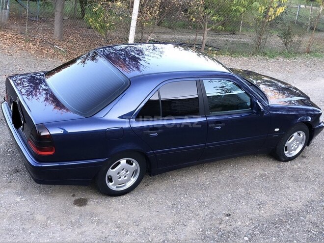 Mercedes C 220 1999, 392,800 km - 2.2 l - Qazax