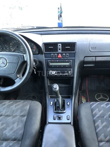 Mercedes C 220 1999, 392,800 km - 2.2 l - Qazax