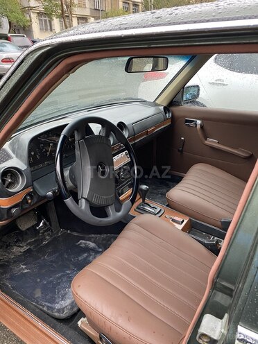 Mercedes E 250 1982, 450,000 km - 2.5 l - Bakı