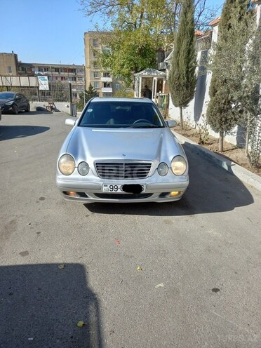 Mercedes E 220 2000, 283,000 km - 2.2 l - Bakı