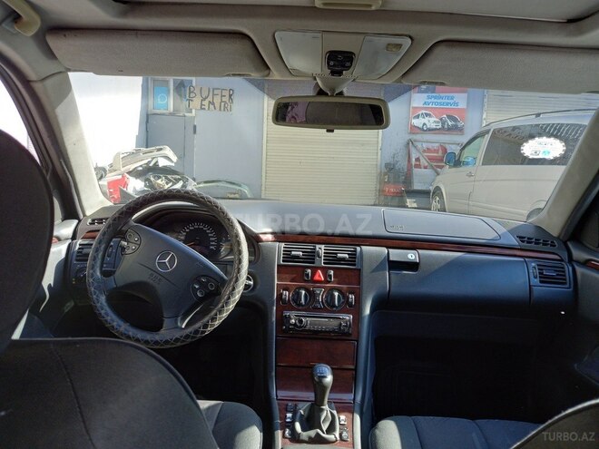 Mercedes E 220 2000, 283,000 km - 2.2 l - Bakı
