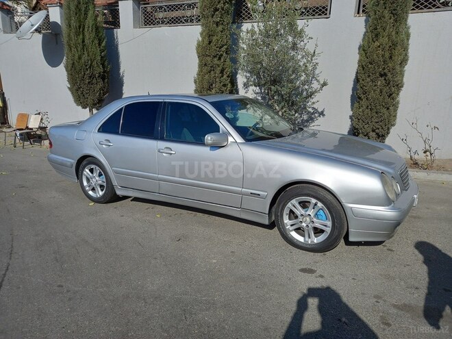 Mercedes E 220 2000, 283,000 km - 2.2 l - Bakı