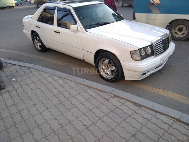 Mercedes E 200 1992, 365,496 km - 2.0 л - Gəncə