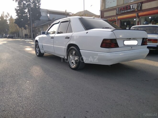 Mercedes E 200 1992, 365,496 km - 2.0 л - Gəncə