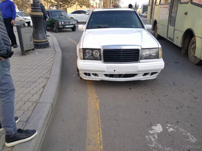 Mercedes E 200 1992, 365,496 km - 2.0 л - Gəncə