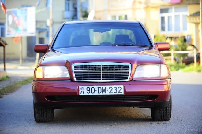 Mercedes C 180 1985, 340,000 km - 1.8 l - Quba