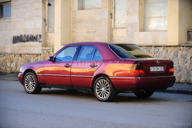 Mercedes C 180 1985, 340,000 km - 1.8 l - Quba