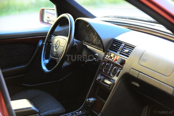 Mercedes C 180 1985, 340,000 km - 1.8 l - Quba