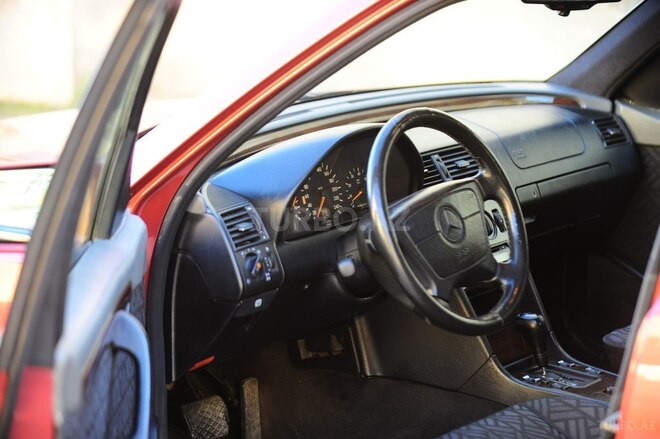 Mercedes C 180 1985, 340,000 km - 1.8 l - Quba