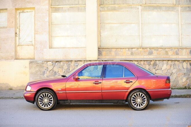 Mercedes C 180 1985, 340,000 km - 1.8 l - Quba