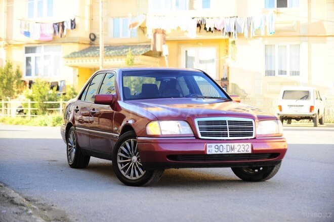 Mercedes C 180 1985, 340,000 km - 1.8 l - Quba