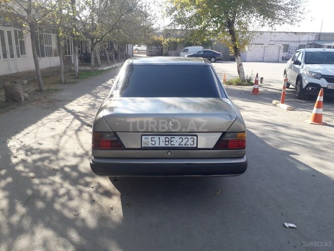 Mercedes E 200 1987, 456,235 km - 2.0 л - Sumqayıt