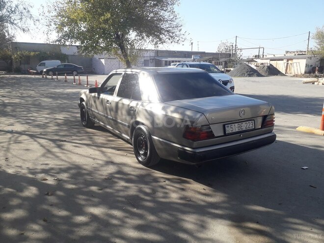 Mercedes E 200 1987, 456,235 km - 2.0 л - Sumqayıt