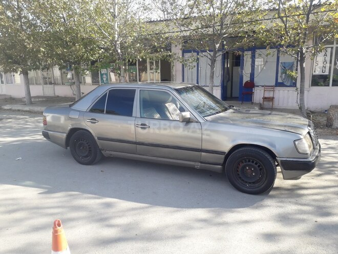 Mercedes E 200 1987, 456,235 km - 2.0 л - Sumqayıt