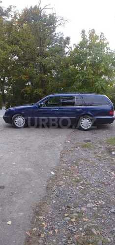 Mercedes E 240 1999, 300,000 km - 2.4 l - Zaqatala