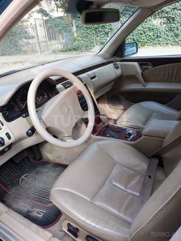 Mercedes E 240 1999, 290,000 km - 2.4 l - Bakı
