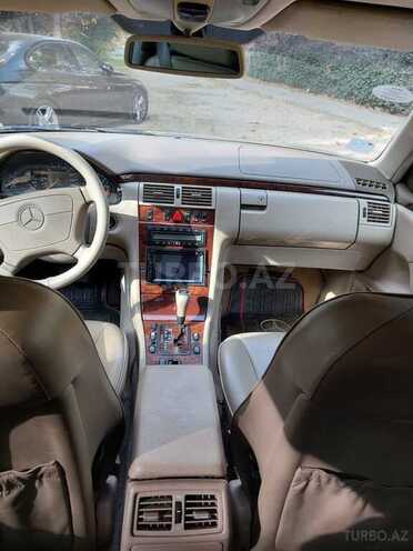 Mercedes E 240 1999, 290,000 km - 2.4 l - Bakı