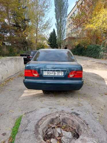 Mercedes E 240 1999, 290,000 km - 2.4 l - Bakı