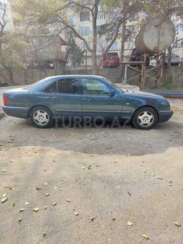Mercedes E 240 1999, 290,000 km - 2.4 l - Bakı