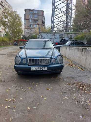 Mercedes E 240 1999, 290,000 km - 2.4 l - Bakı