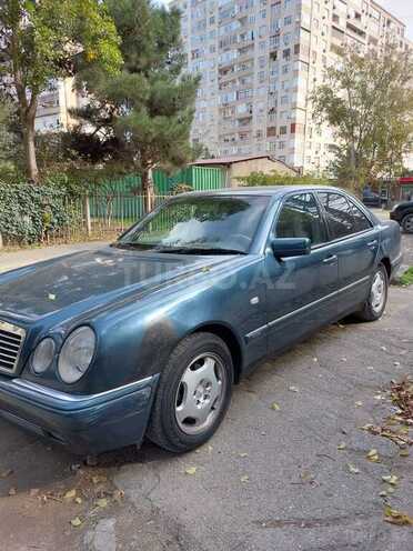 Mercedes E 240 1999, 290,000 km - 2.4 l - Bakı