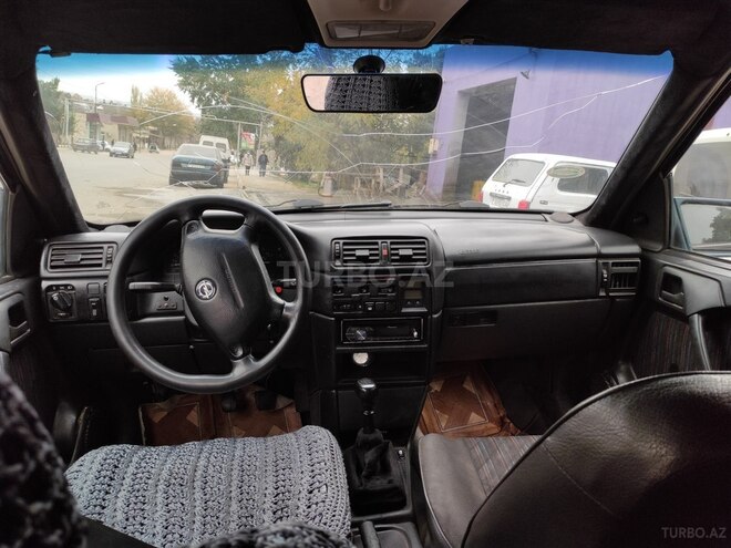 Opel Vectra 1994, 274,580 km - 1.7 l - Qazax