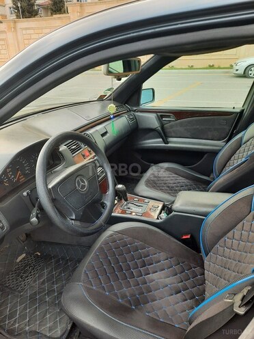 Mercedes E 230 1995, 326,800 km - 2.3 l - Bakı